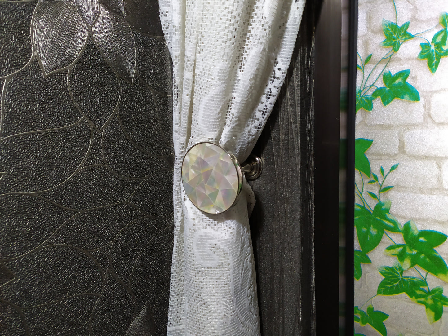 Inlaid Mother of Pearl Round Holdback - Pearl Curtain Tieback with Triangle Pattern