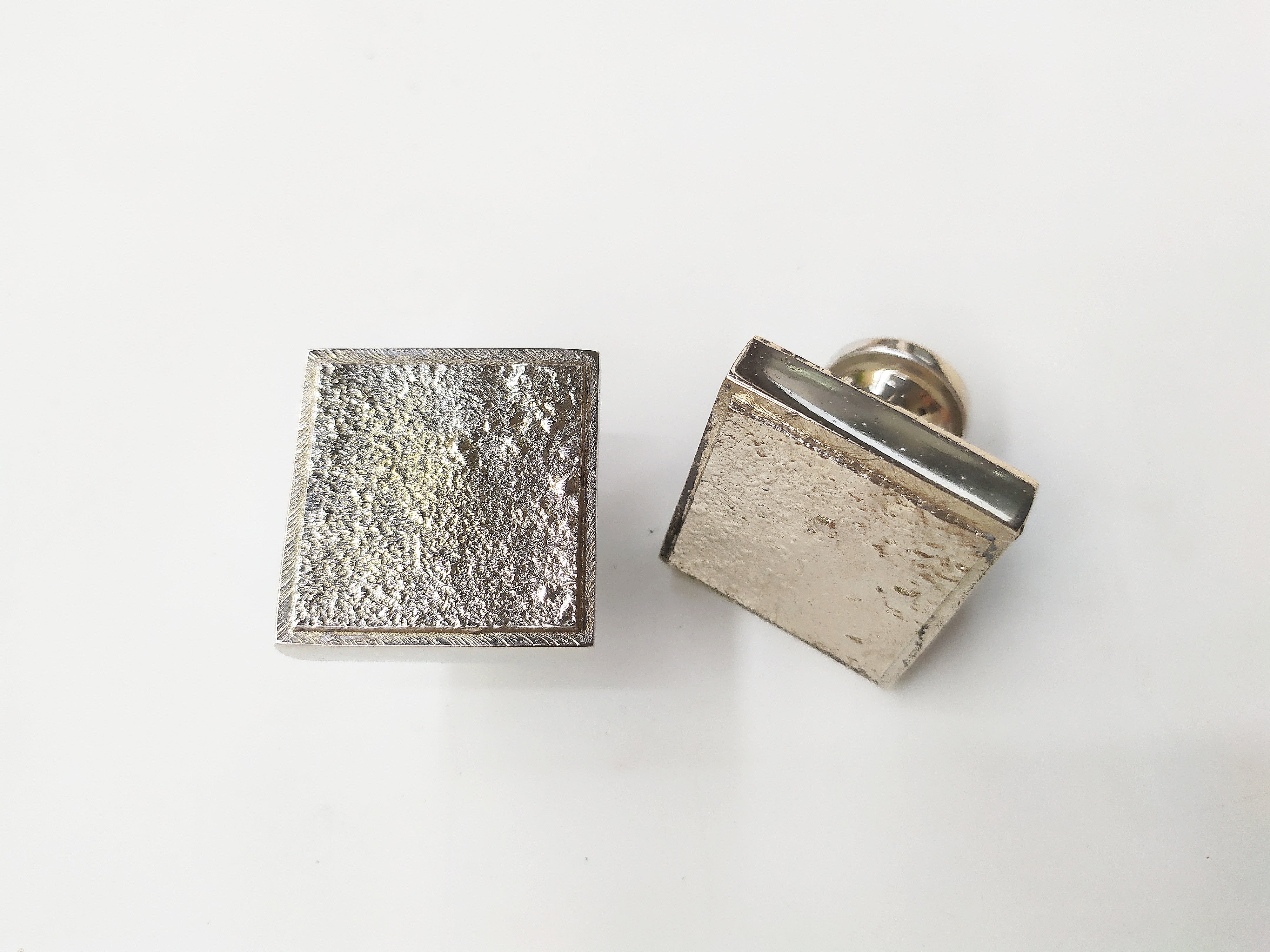 Stringray metal casted knob in nickel plating